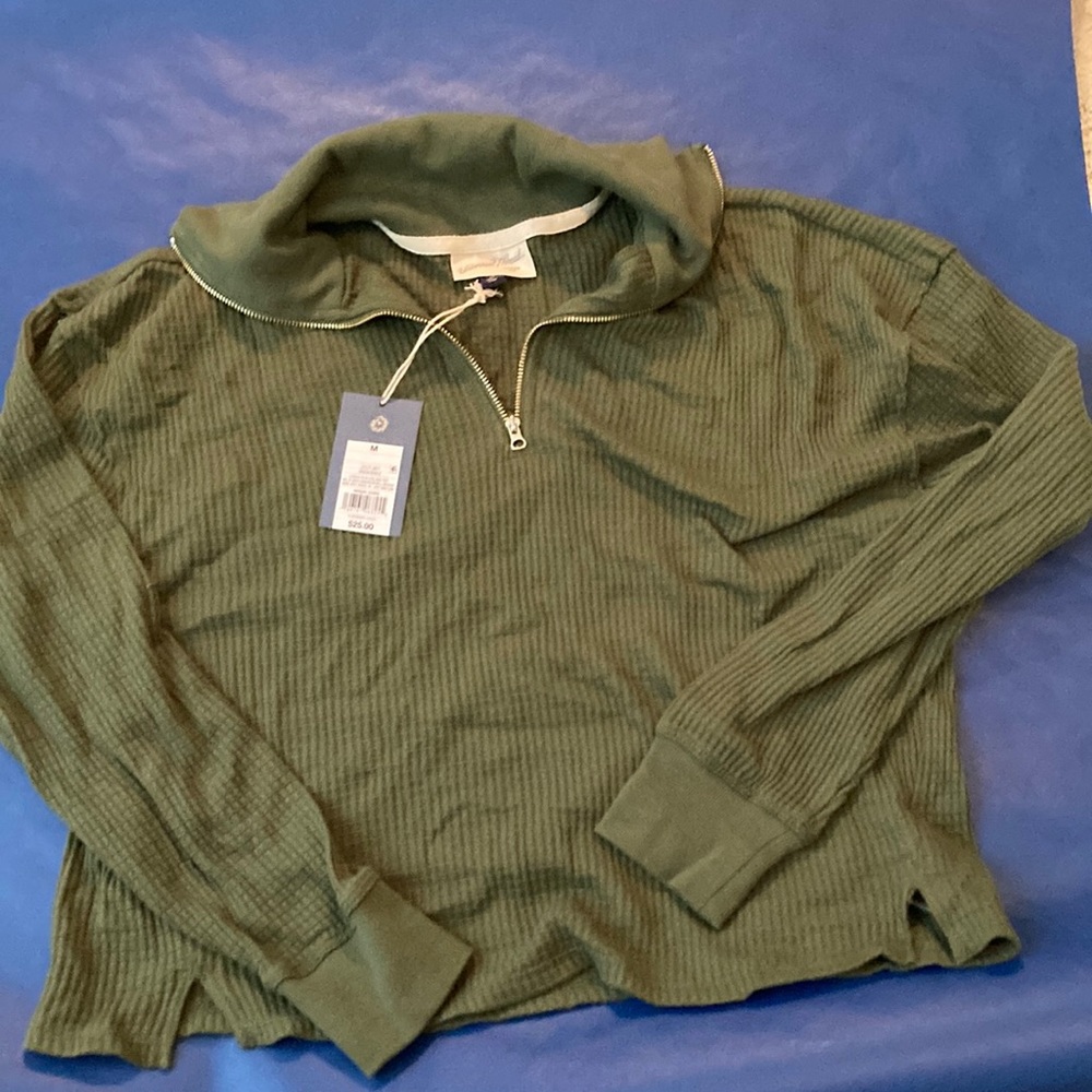 • Green waffle material quarter zip •